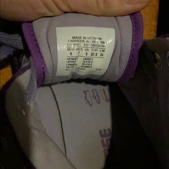 Converse Chuck Taylors High Tops - Picture 4 of 6